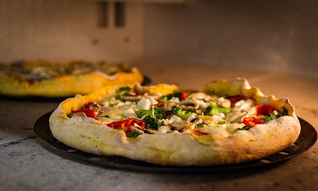 Let´s pizza! Pizza kámen pro přípravu extra propečené pizzy